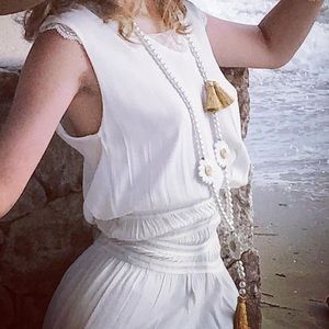 jildhostun Daisy Simone iconic White faux pearl necklace